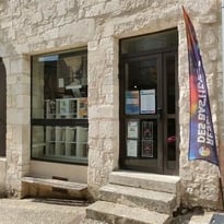 Une collection de cartes postales à la médiathèque de Monflanquin