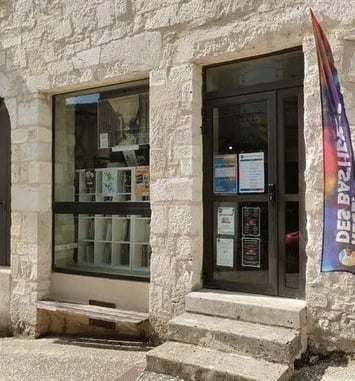 Une collection de cartes postales à la médiathèque de Monflanquin