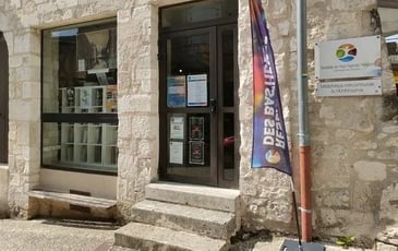 Une collection de cartes postales à la médiathèque de Monflanquin